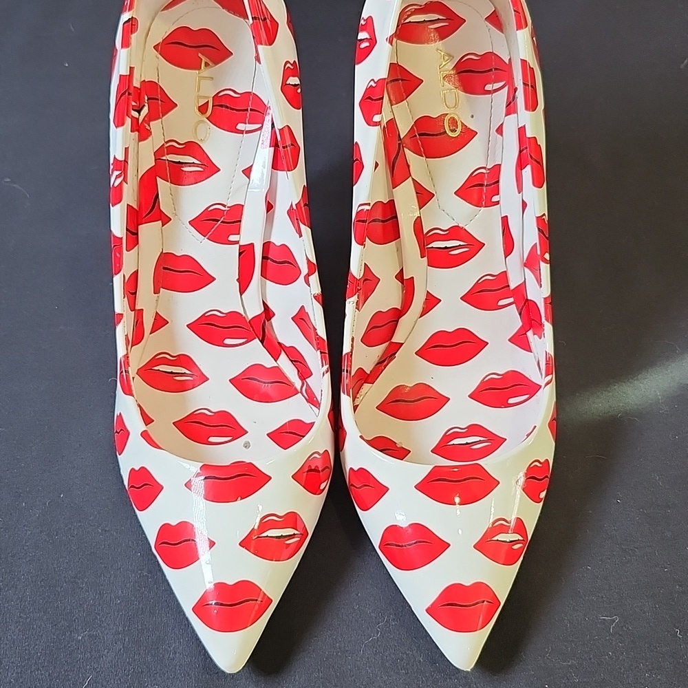 ALDO Stessy Red Lip Pattern Patent Leather 4" Heels Size 6.5 Fun Sexy Party - Picture 3 of 9